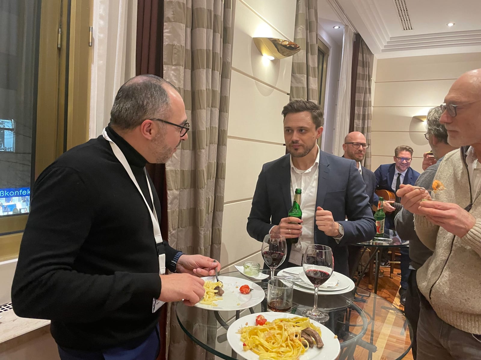 Abendevent des CMC24 mit Live-Musik und gemeinsamem Essen